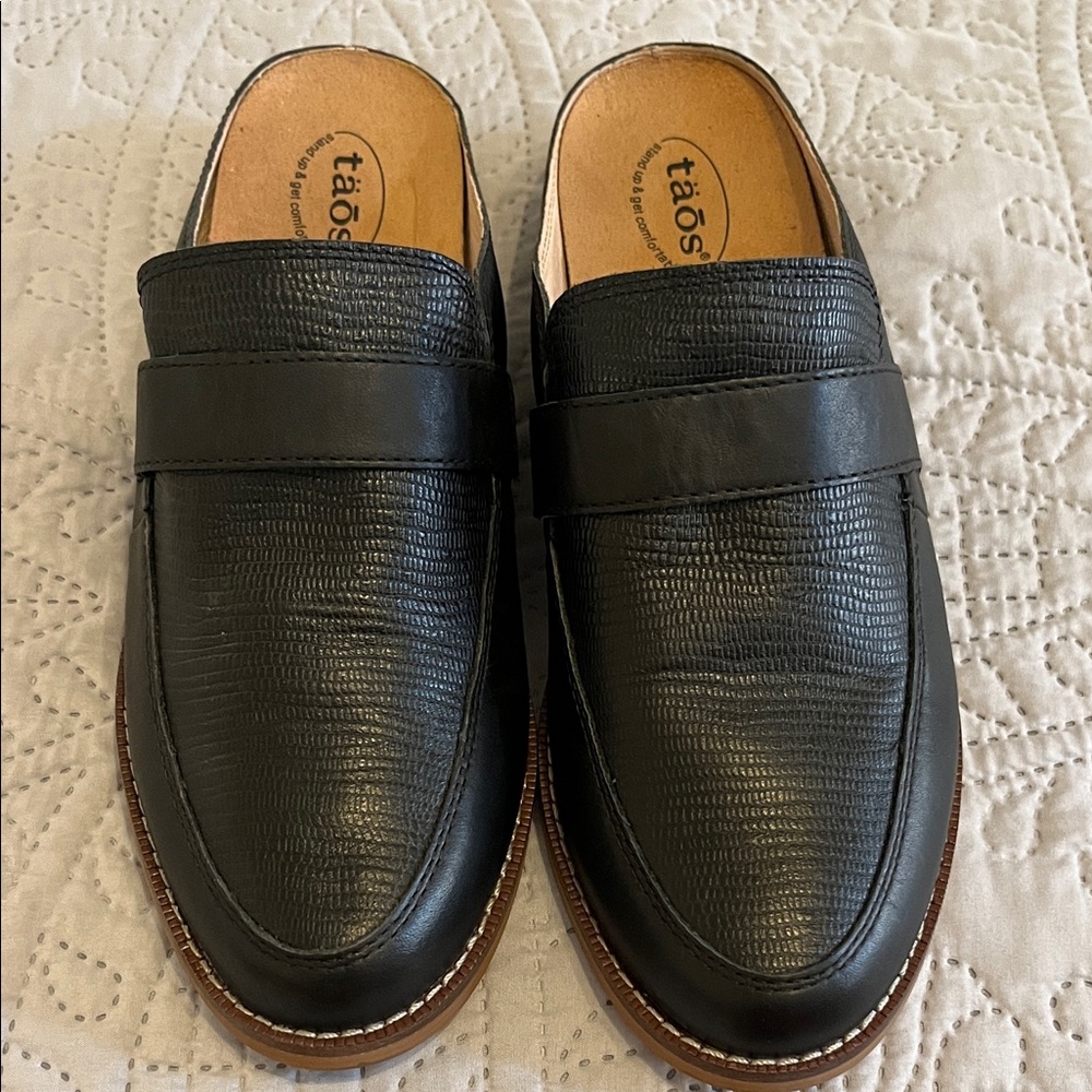 Taos Footwear Black Textured Leather Mules
